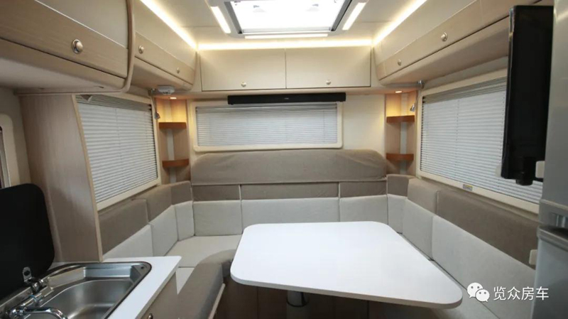 老人孩子房車旅行，選擇這款房車合適