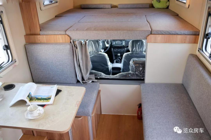 這么大的床，房車上少見，趕緊選