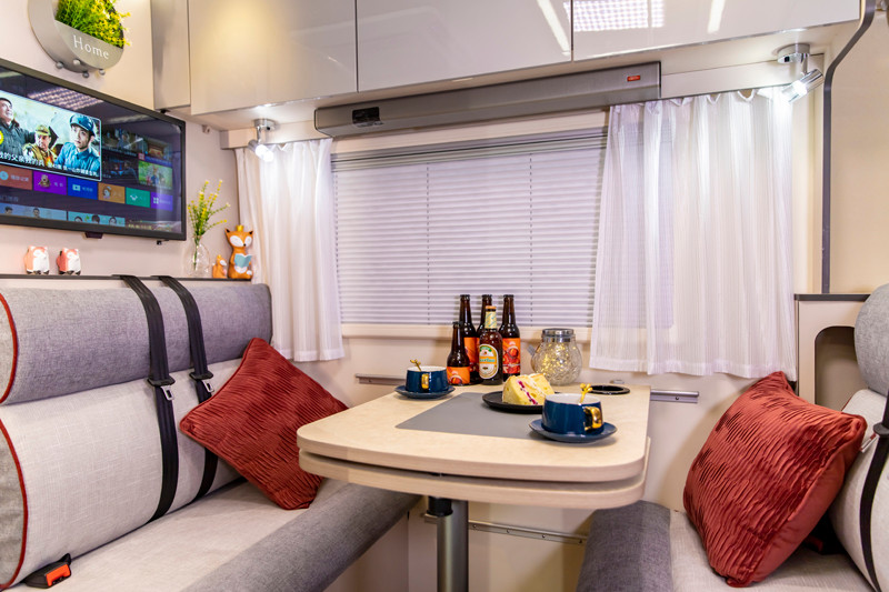 一室一廳大廚房，房車這款很舒適