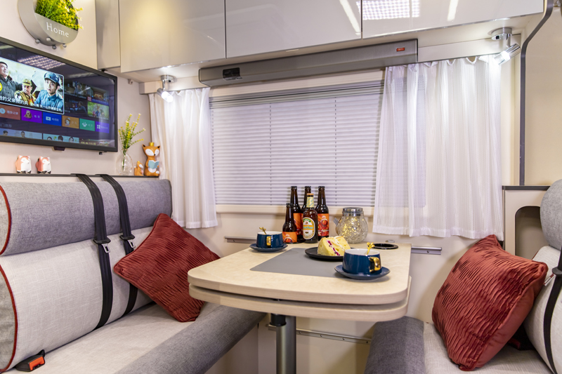 適合兩人使用的自動擋四驅房車 適合兩人使用的自動擋四驅房車