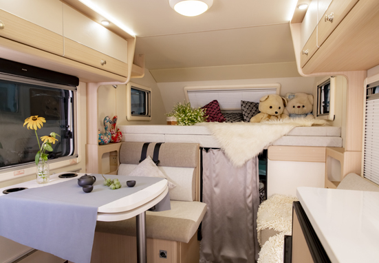 大床、大客廳得房車，四驅(qū)、動力好