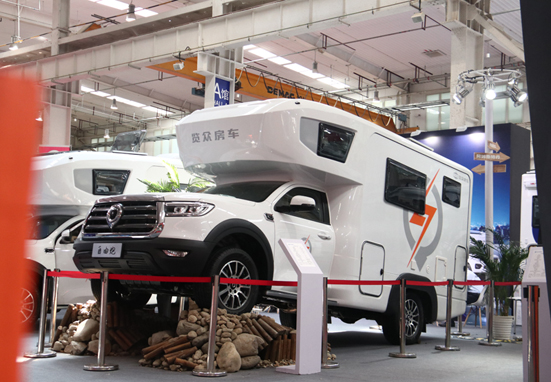 年度新車、自動檔、四驅，能選的房車